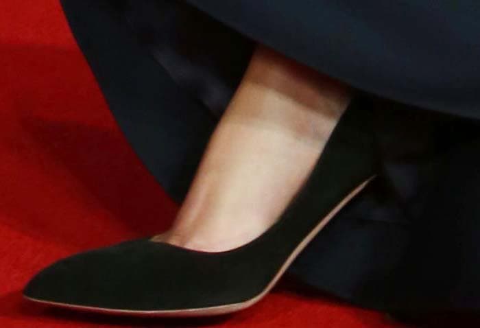 Kate Winslet completed her red-carpet look with understated plain black suede pumps that added a classic finish to her Alexander McQueen gown