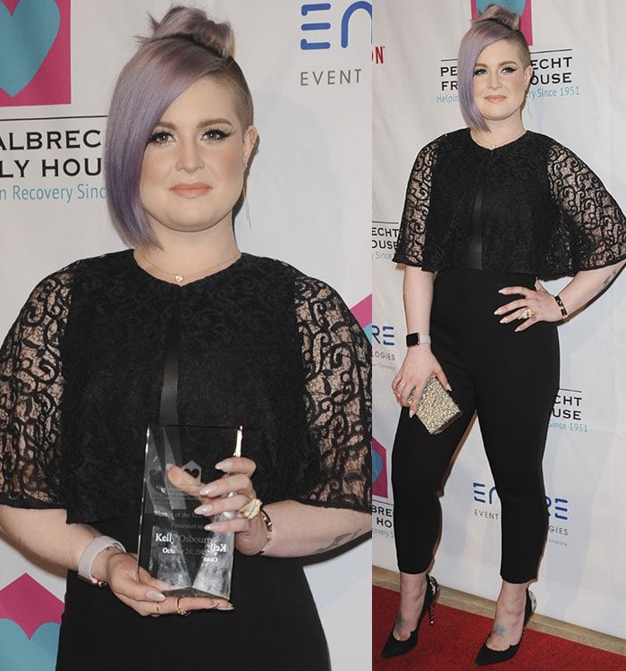 Kelly Osborne shows off her manicure and her award