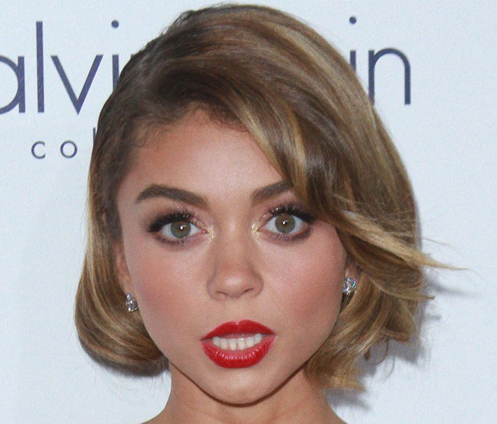 Sarah Hyland with sexy red lips attends the 2015 Elle Women in Hollywood Awards