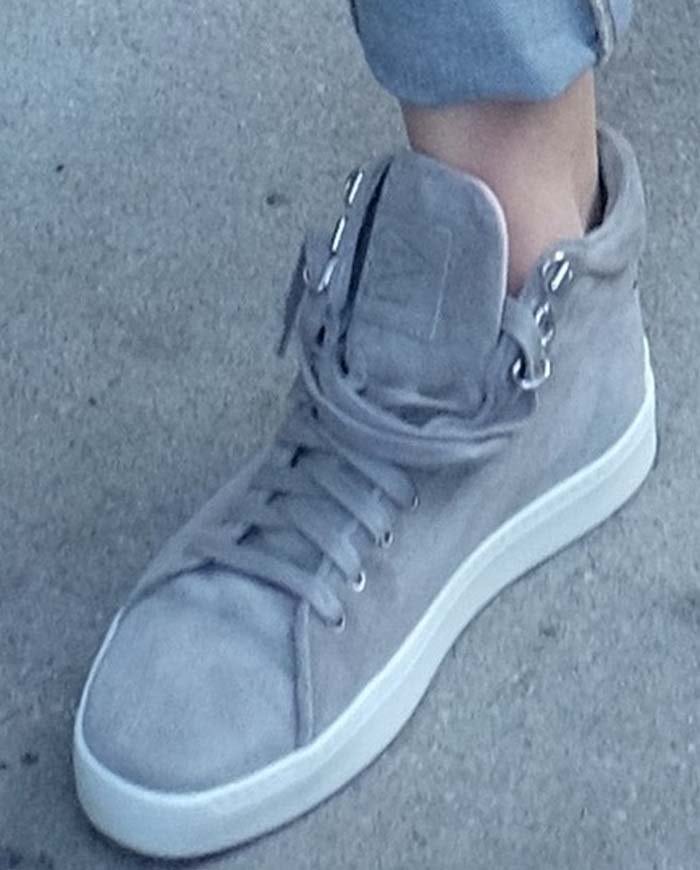 Jennifer Lawrence's feet in Rag Bone Kent high top sneakers