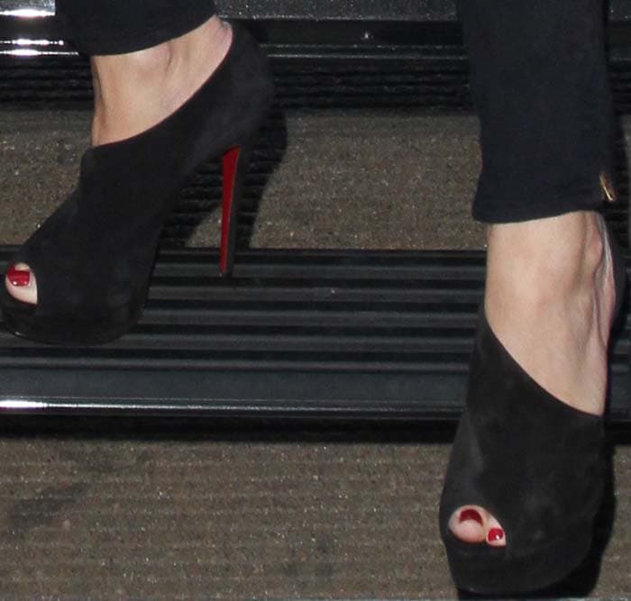 Jessica Simpson wears black Christian Louboutin Verita peep-toe platform booties with red soles
