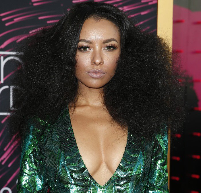 2015 Soul Train Music Awards - Kat Graham wears her hair down at the 2015 Soul Train Music Awards