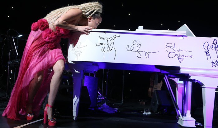 During the show, Miley Cyrus jumped on stage to kiss and lick a white grand piano donated by "Orange Is The New Black" star Ruby Rose