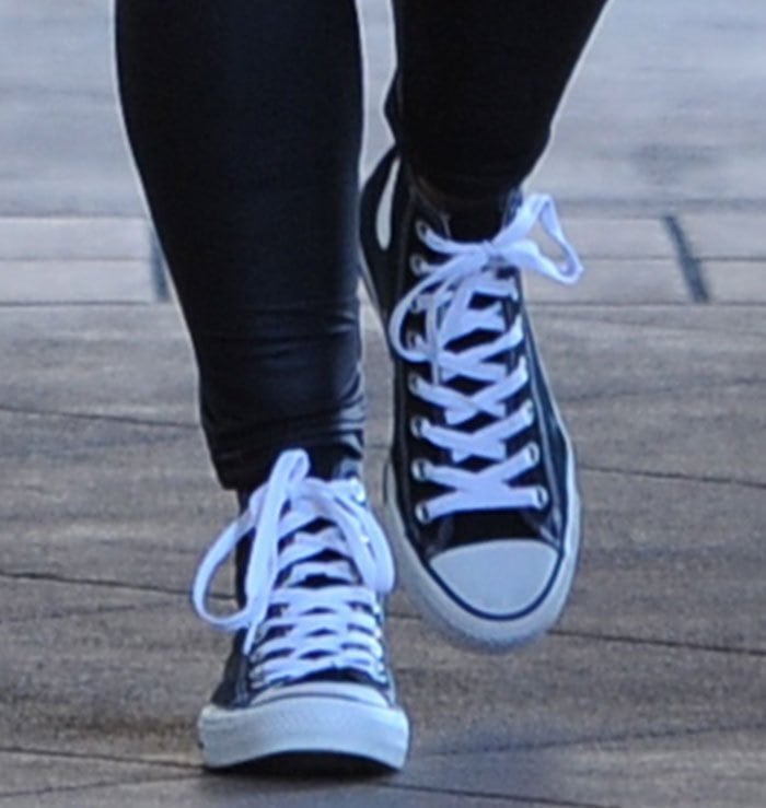 A closer look at Amber Rose’s go-to footwear: classic black-and-white Converse Chuck Taylor All Star high-tops, styled effortlessly with sleek leggings