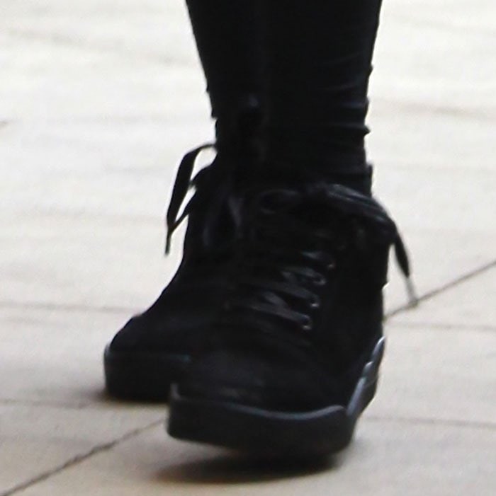 Gigi Hadid completes her sporty-chic outfit with sleek black Ronnie Fieg x Filling Pieces trainers