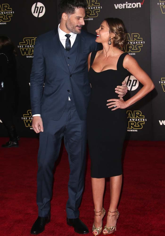 Sofia Vergara and Joe Manganiello pose together on the red carpet at the premiere of "Star Wars: The Force Awakens"