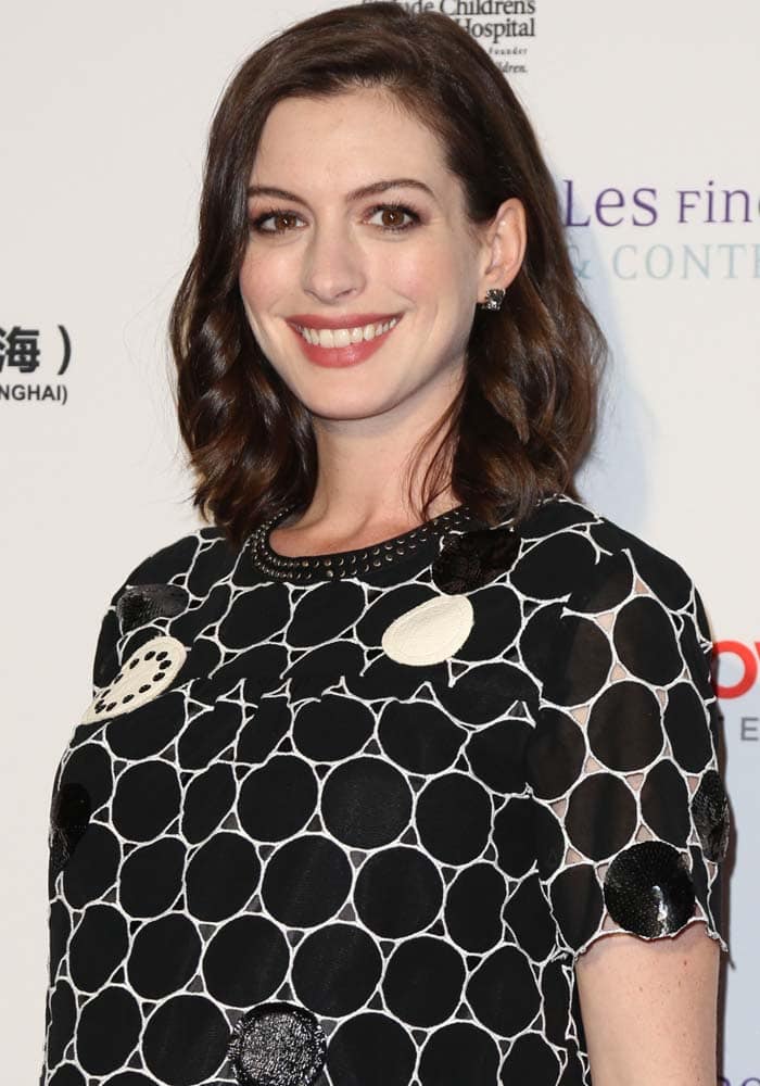 Anne Hathaway in a shift dress from Marc by Marc Jacobs