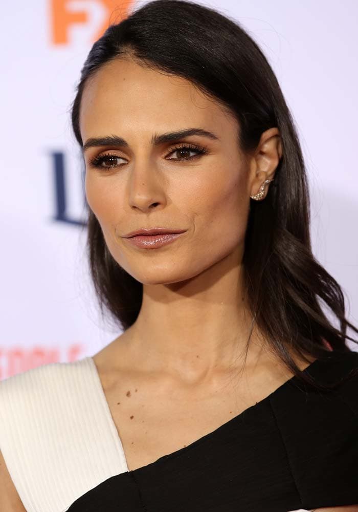 Jordana Brewster wears her sleek, center-parted hair down at the premiere of FX’s American Crime Story: The People v. O.J. Simpson