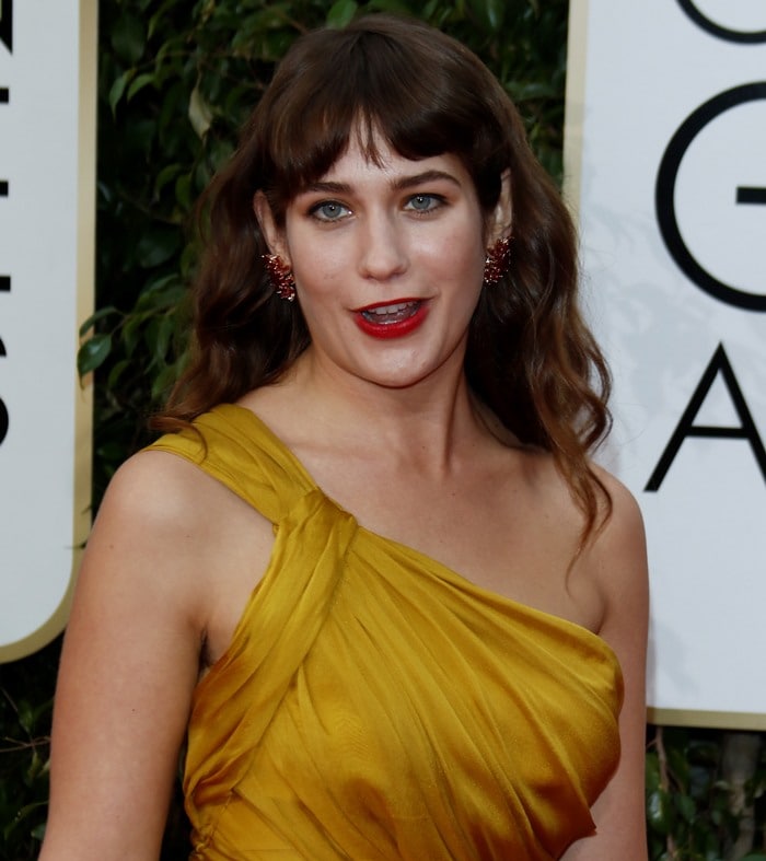 The asymmetrical neckline and artfully draped bodice showcased Monique Lhuillier's Grecian-inspired approach to modern eveningwear, complemented by Kirke's understated styling