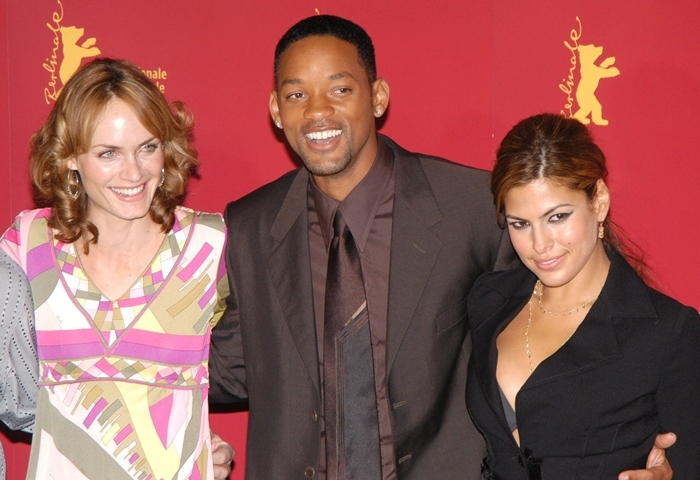 Actress Amber Valletta, actor Will Smith and actress Eva Mendes pose at the "Hitch"