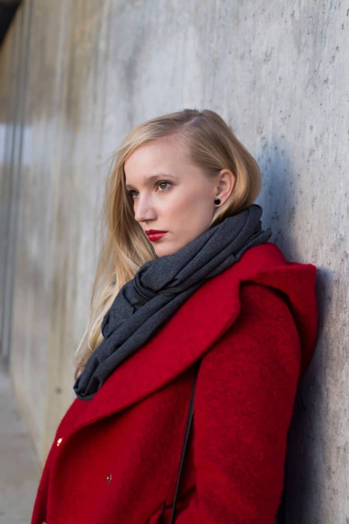 Ewa shows another way to tie an infinity scarf in winter