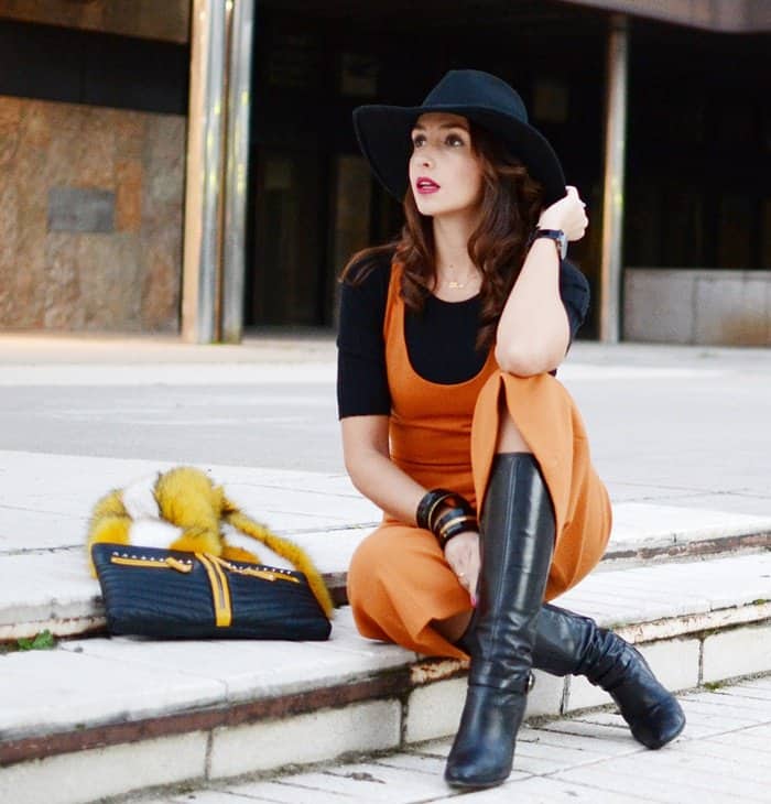 Silvia completed her look with tall black boots