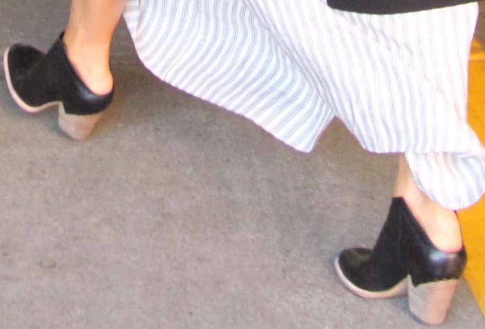 Jessica Alba’s feet in black leather Midas “Armo” ankle boots featuring a stacked wooden heel and sculpted back cutout
