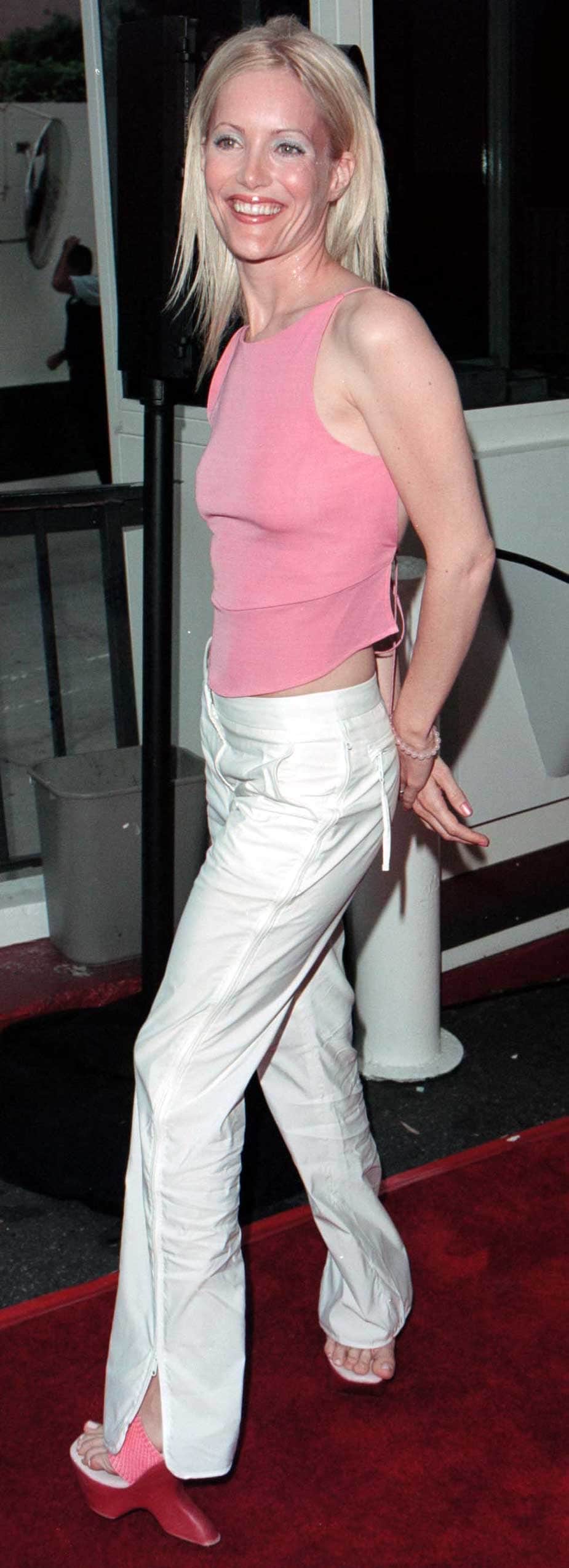 Leslie Mann radiates casual chic at the Los Angeles premiere of Big Daddy on June 17, 1999, at Avco Cinema in Westwood, California, wearing a pastel pink sleeveless top, sleek white trousers, and playful pink platform sandals