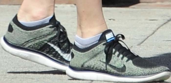 Amanda Seyfried steps out in Nike Free Flyknit 4.0 sneakers, blending lightweight performance with effortless off-duty style