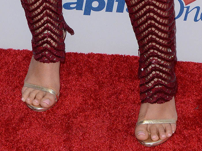 Ariel Winter's feet in strappy gold Stuart Weitzman sandals
