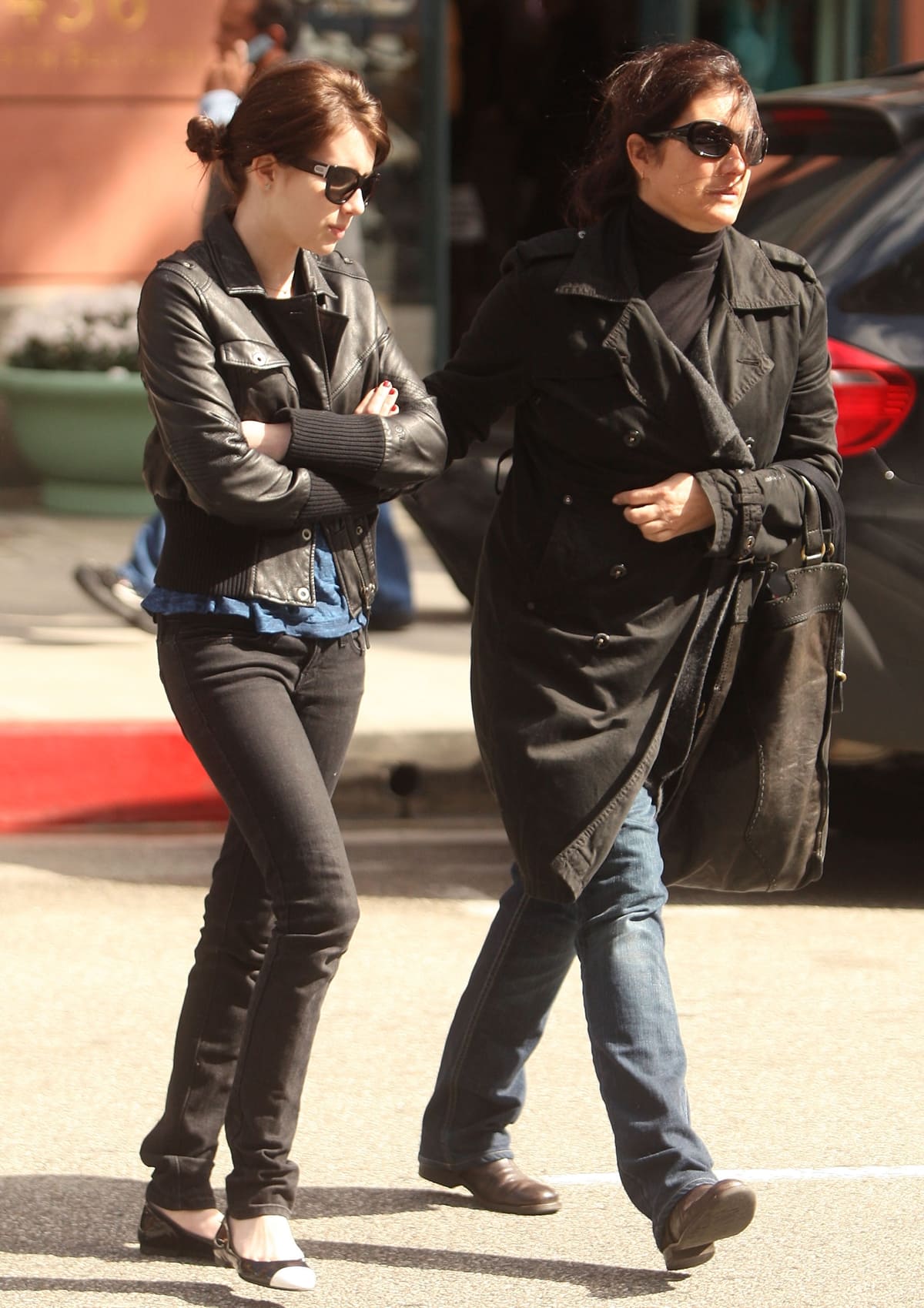 Emma Roberts keeps it effortlessly cool in black skinny jeans and a leather jacket, grounding the look with cap-toe flats that add a polished, Parisian finish while walking with her mother, Kelly Cunningham, in Los Angeles on February 17, 2009