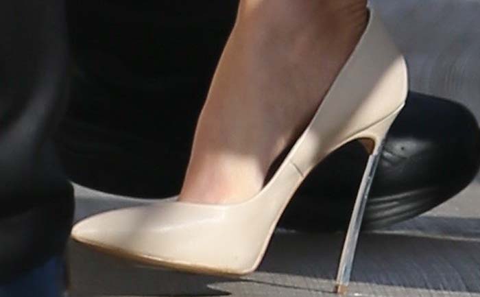 A close-up look at Gal Gadot’s nude Casadei “Blade” pumps, featuring the brand’s signature ultra-thin metallic stiletto heel