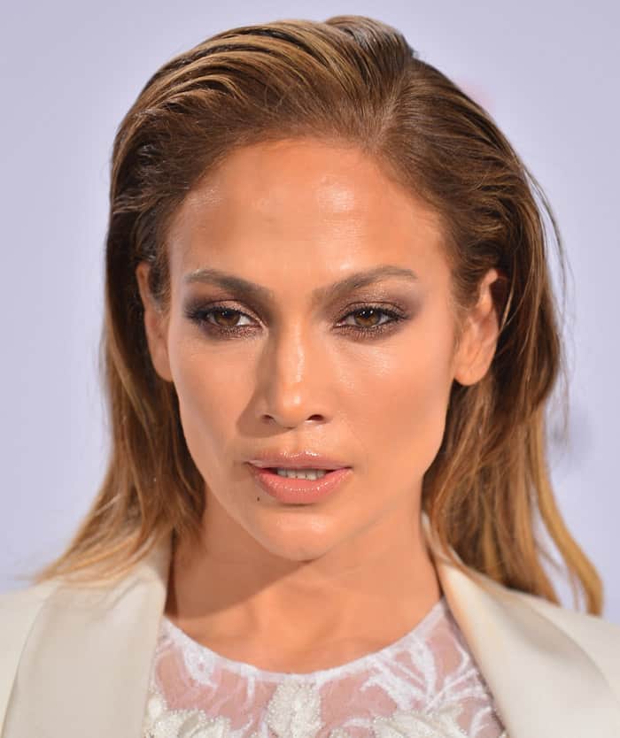 Jennifer Lopez exuded confidence and sophistication with her slicked-back hairstyle at the 2015 Billboard Latin Music Awards