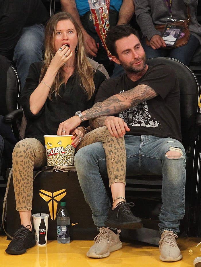 Behati Prinsloo shared a bucket of popcorn with husband Adam Levine while seated courtside at Kobe Bryant's final NBA game