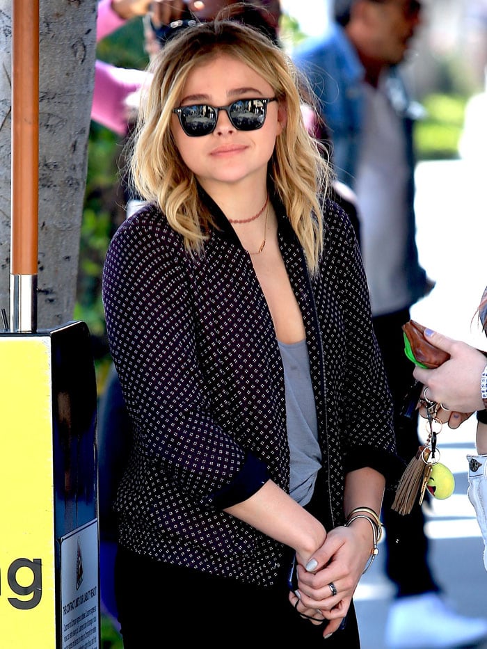 Chloë Grace Moretz wears her hair down for lunch at Il Pastaio April 4, 2016 in Beverly Hills, California