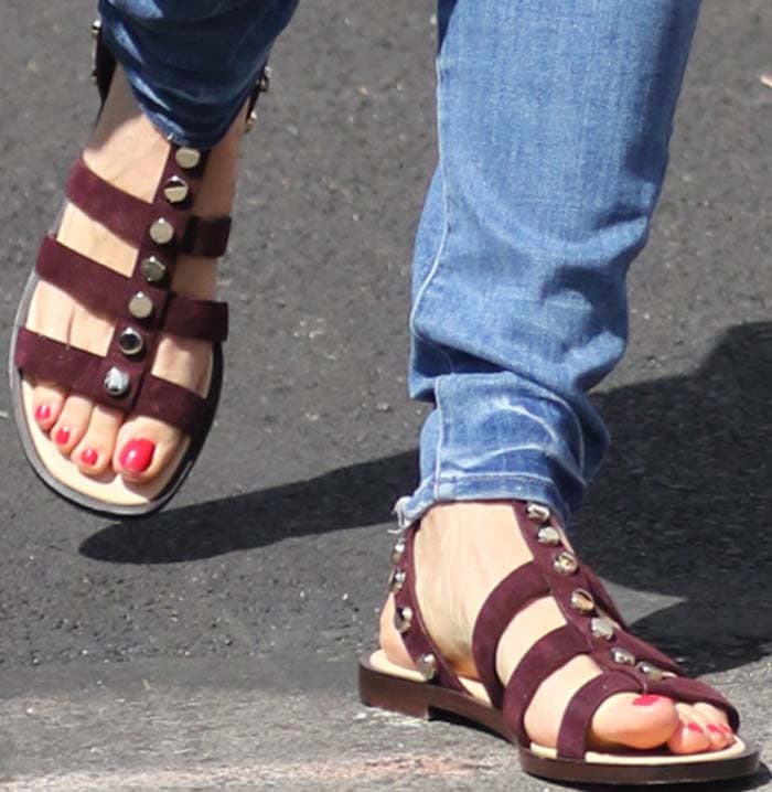 Jennifer dresses up her casual market outfit with a pair of Balenciaga studded flats