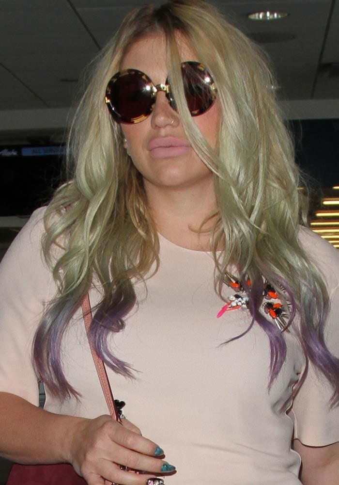 Kesha hid behind her round tortoise shell sunglasses