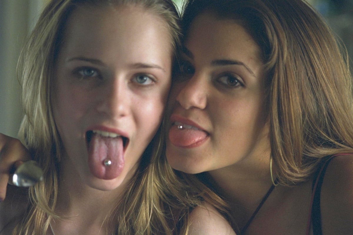 Evan Rachel Wood as Tracy Freeland and Nikki Reed as Evie Zamora in the 2003 American teen drama film Thirteen