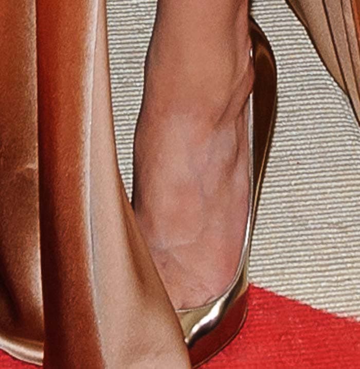 A closer look at Amber Heard’s metallic Jimmy Choo “Anouk” stilettos, known for their sharp pointed toe and leg-lengthening effect