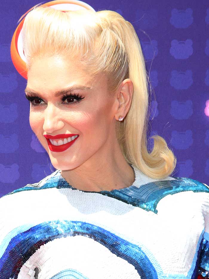 Gwen Stefani balanced the dress's playful energy with old-Hollywood glamour, pairing a sculptural platinum ponytail and signature red lipstick with the confidence of a seasoned pop icon