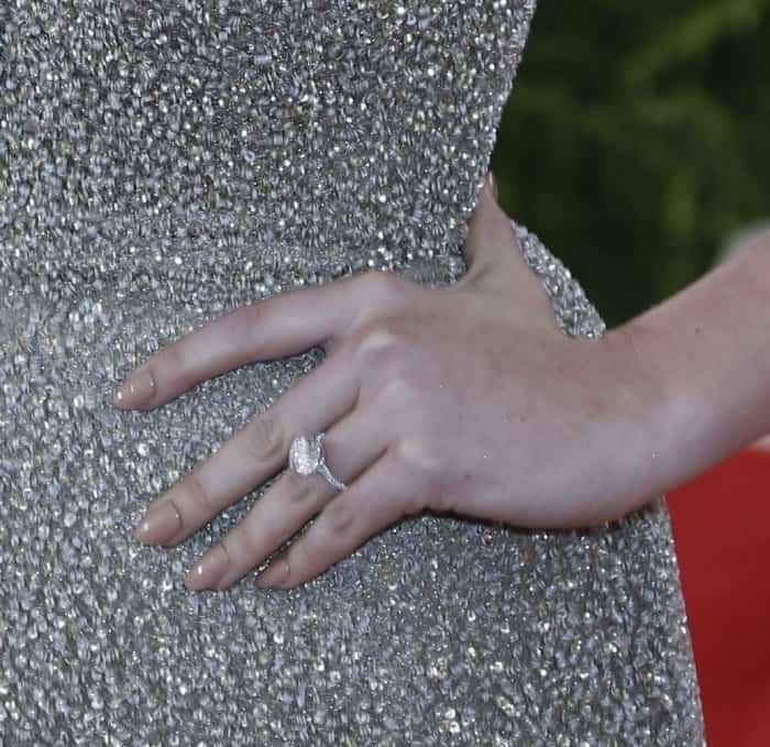 Kate Upton flaunts her dazzling engagement ring, designed by Anita Ko, at the 2016 Met Gala