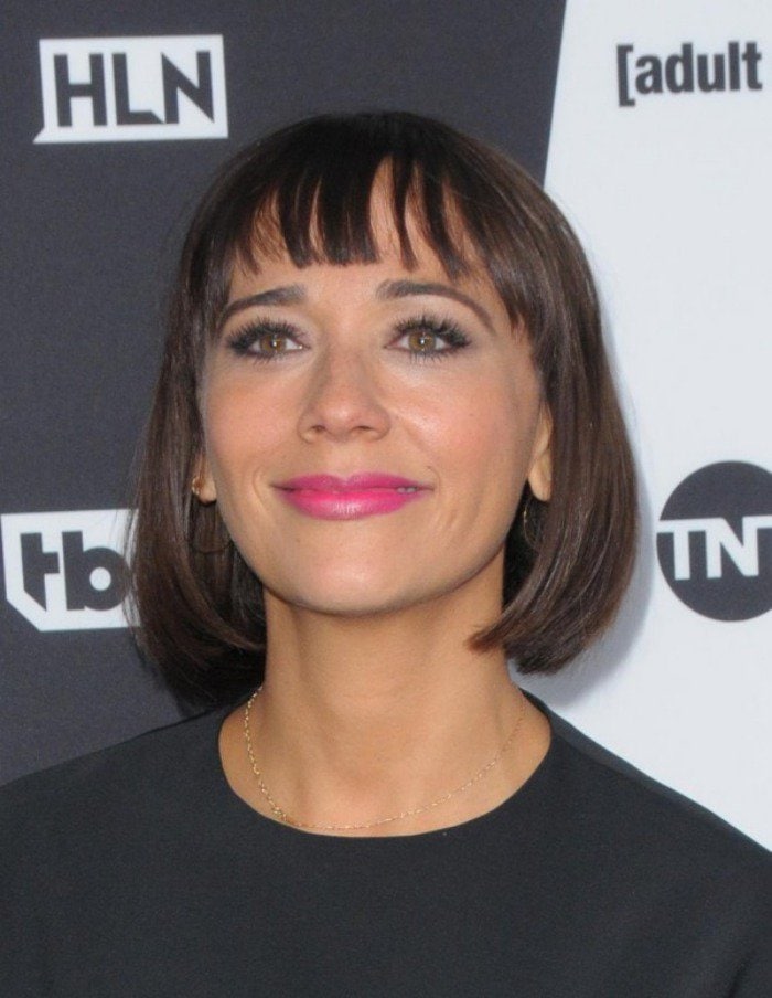 Rashida Jones wears her hair in a short bob at the 2016 Turner Upfront Presentation