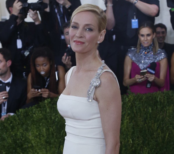 Uma Thurman wears her hair back at the 2016 Metropolitan Museum of Art Costume Institute Gala – Manus x Machina: Fashion in the Age of Technology