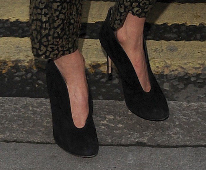 The Gianvito Rossi “Vamp” booties create a clean, plunging line at the ankle, visually elongating the leg against the cropped hem