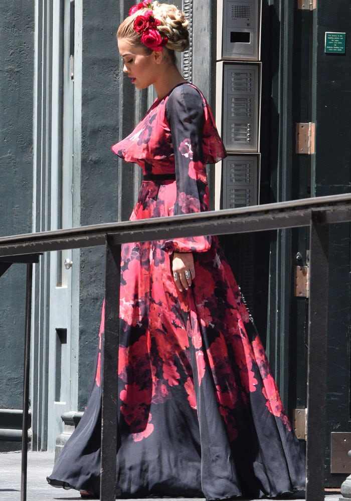Seen in profile, the billowy gown’s length and movement are subtly elongated by minimalist ankle-strap heels, proving how restrained footwear can sharpen even the most expressive styling