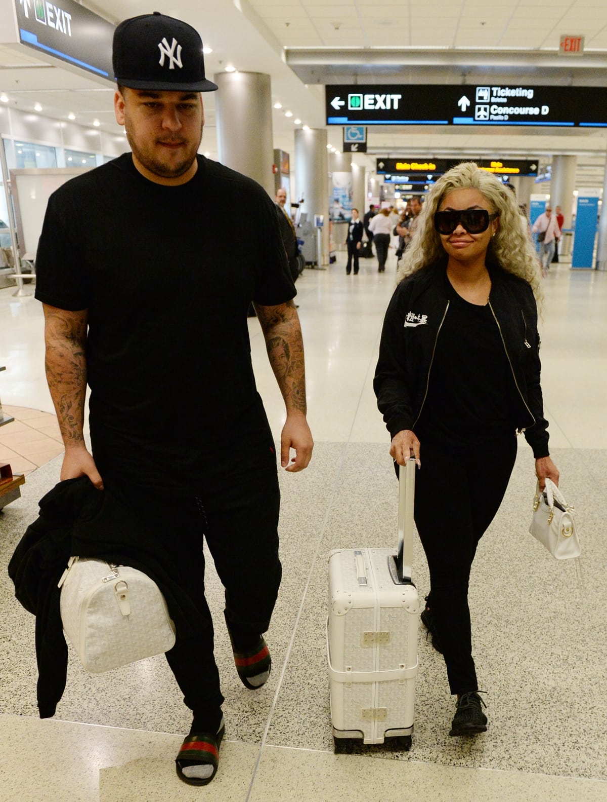 Matching in sweatsuits and sneakers, Rob and Chyna prove that comfy couple style can still be coordinated and chic