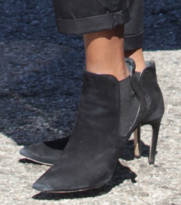 The boots’ sharp silhouette and refined finish showcase Washington’s preference for height-boosting yet elegant footwear