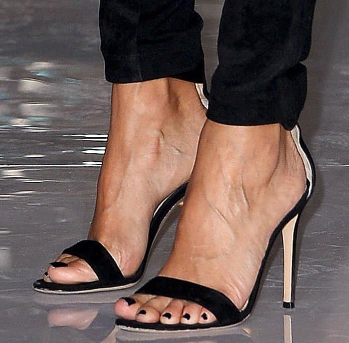 Eva Longoria sports sleek black Gianvito Rossi heels perfectly complementing her black pedicure