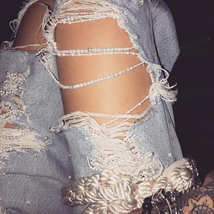 Gigi Hadid uploads a detailed shot of her Rag Bone "Dre" jeans