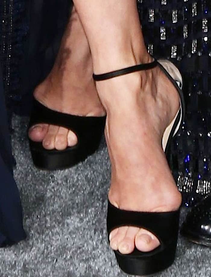 amy-adams-arrival-la-jimmy-choo-3