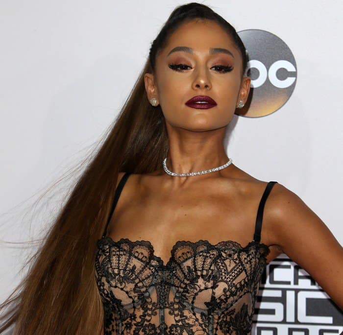 Ariana Grande shows off her an aquamarine choker by Irit Design