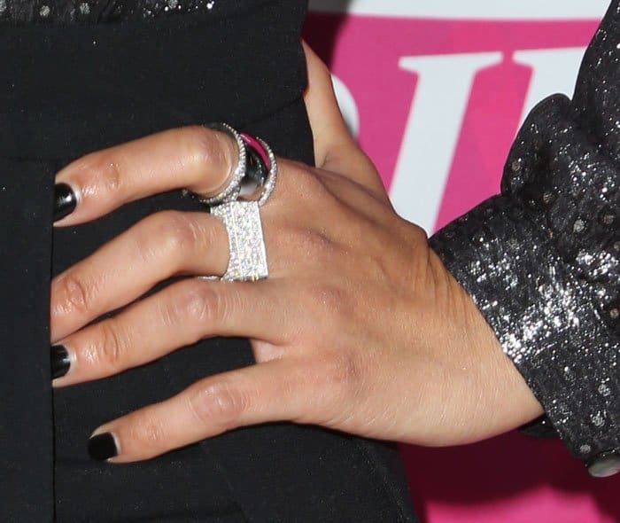 The actress did not hold off on the frosting from Shylee Rose and Established Jewelry