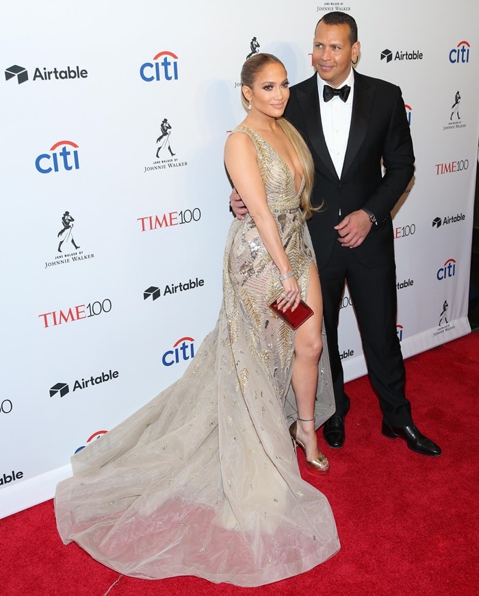 Jennifer Lopez was joined by her boyfriend, the 42-year-old former Yankees player Alex Rodriguez