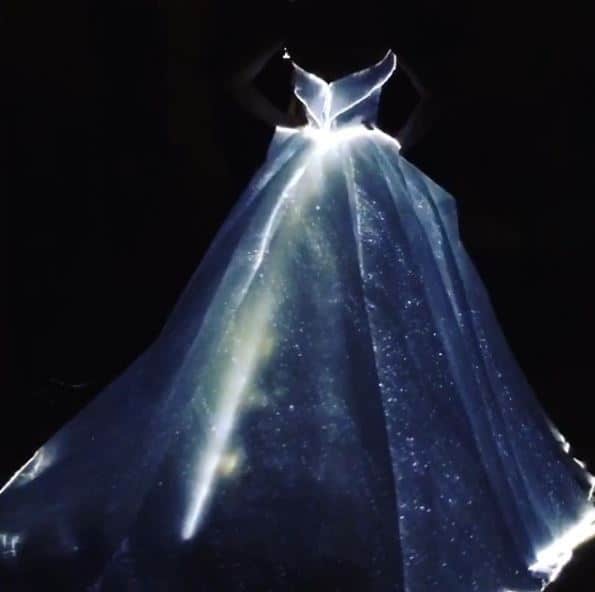 Claire Danes’ Zac Posen gown transforms into a glowing masterpiece, lighting up the night at the MET Gala