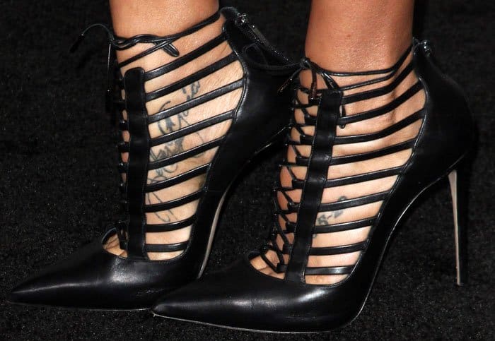 Dania stepped out on the black carpet in Le Silla cage sandals