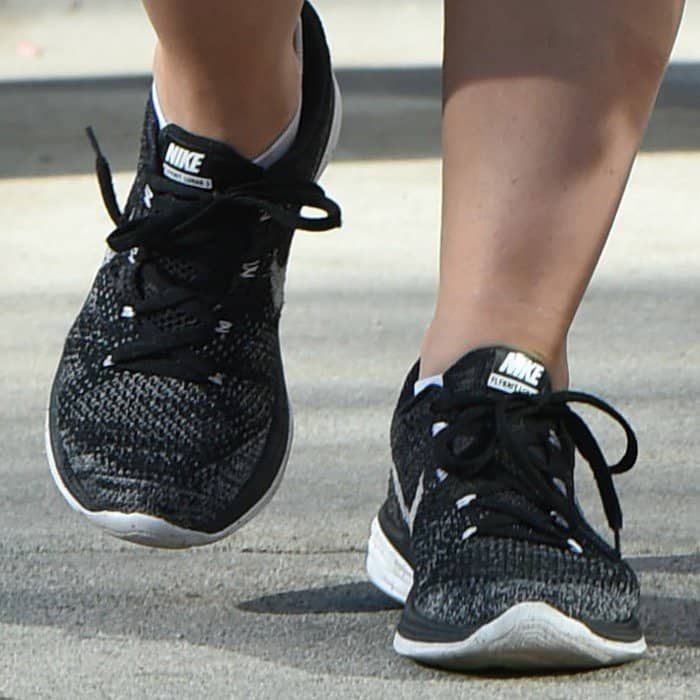 Hilary Duff grounds her athleisure look with black Nike Free 4.0 Flyknit sneakers, blending lightweight performance design with an effortless off-duty edge