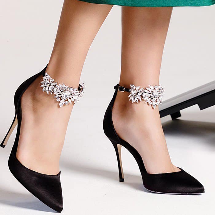Manolo Blahnik Sicariata embellished pumps