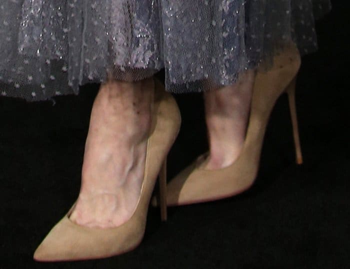 The low-cut vamp and 120mm stiletto heel of Anna Faris' nude Jimmy Choo "Anouk" pumps created an elongating effect, visually extending the leg line beneath her lavender-grey lace midi dress