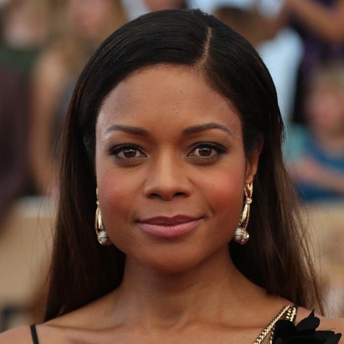 Naomie Harris completed her elegant look with sleek, center-parted hair and a pair of exquisite drop earrings by Tiffany Co., featuring a mix of platinum and gold accents that added timeless sophistication
