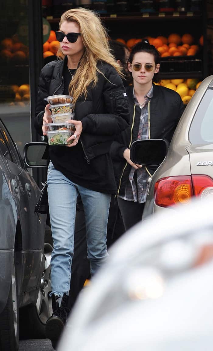 Kristen Stewart and girlfriend Stella Maxwell at Lassens Natural Foods Vitamins in Los Feliz